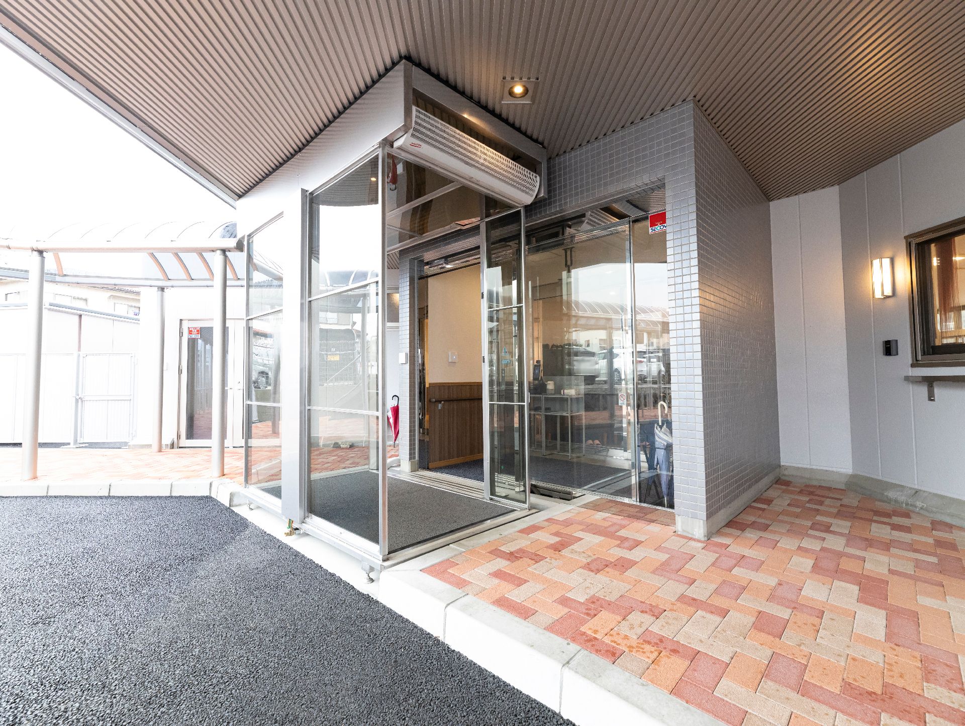 段差がが排除された玄関