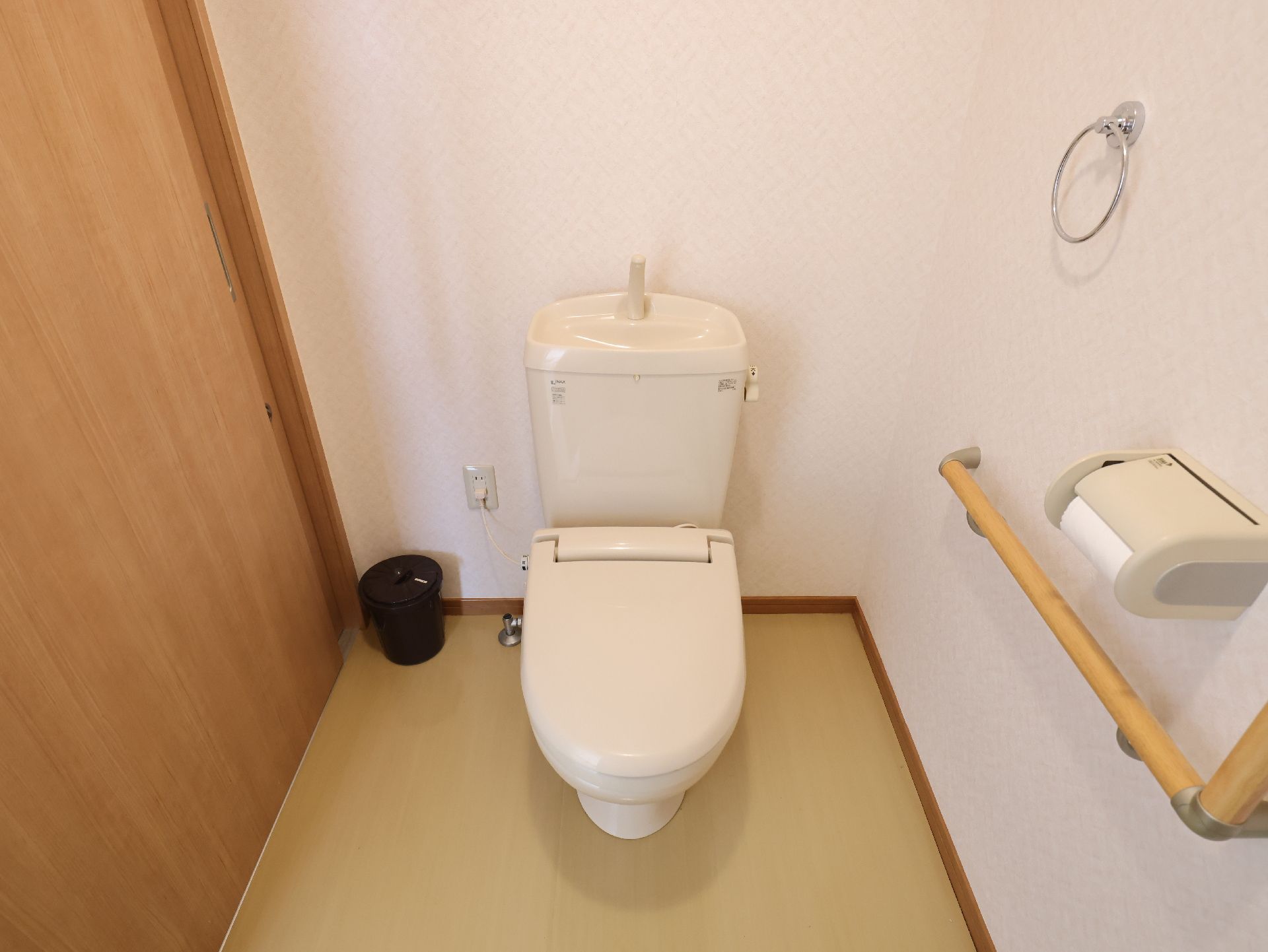 Ｌ字型手すりが設置されたトイレ