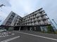 広々としたエントランスの施設