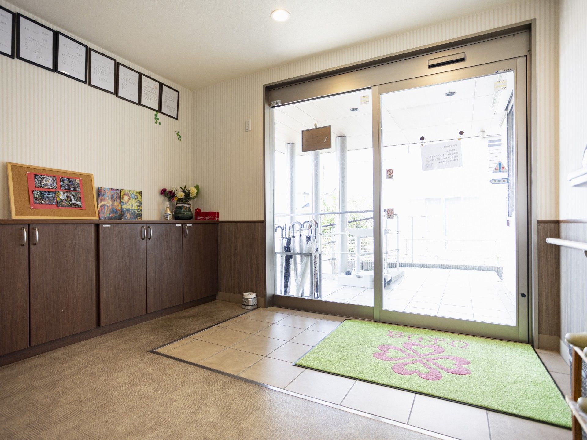 明るい玄関スペース