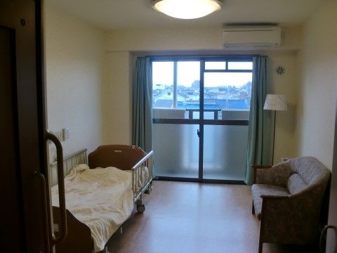 居室にはベランダが付いているので、自由にご活用いただける。広々としているのでゆっくりお過ごしいただける。