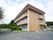 自然に囲まれた3階建ての施設