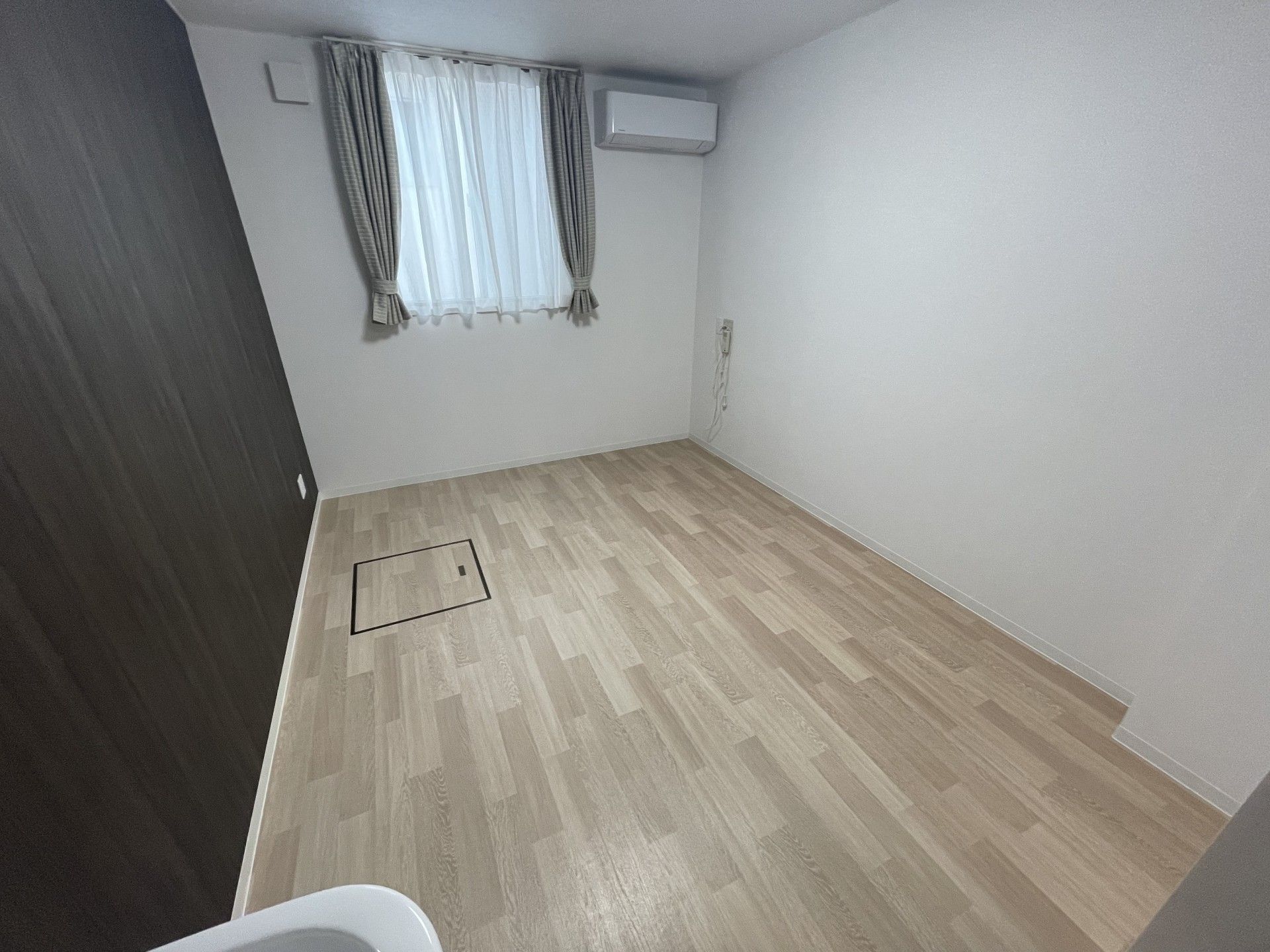 シンプルな居室の一角