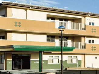 三階建ての建物外観