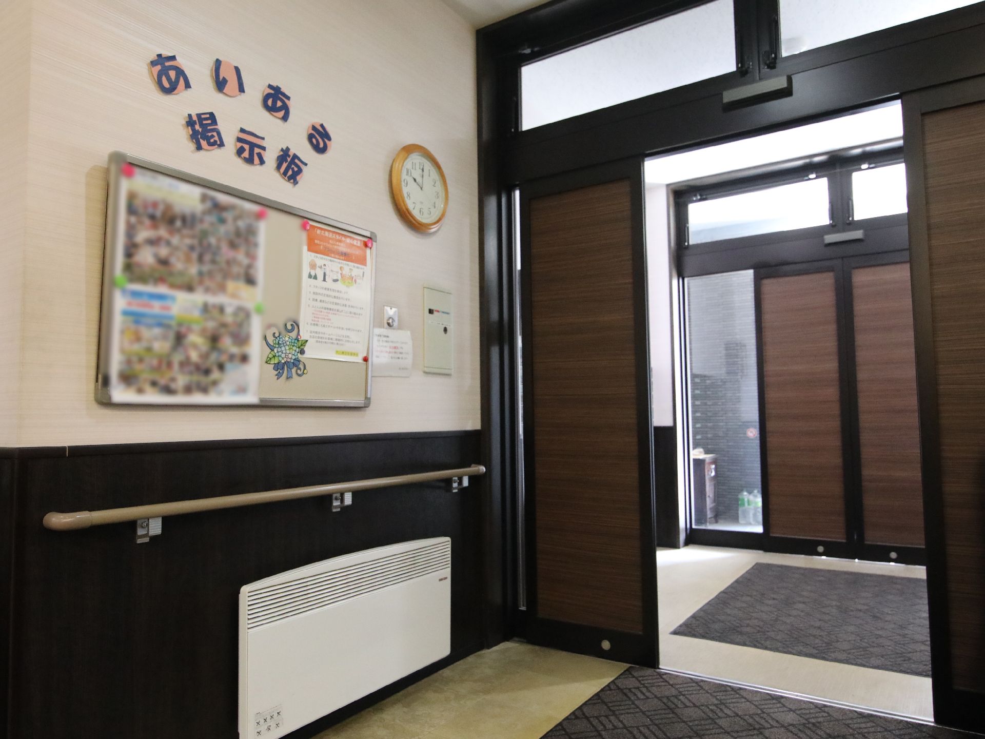 段差が減らされた、広々としている入口