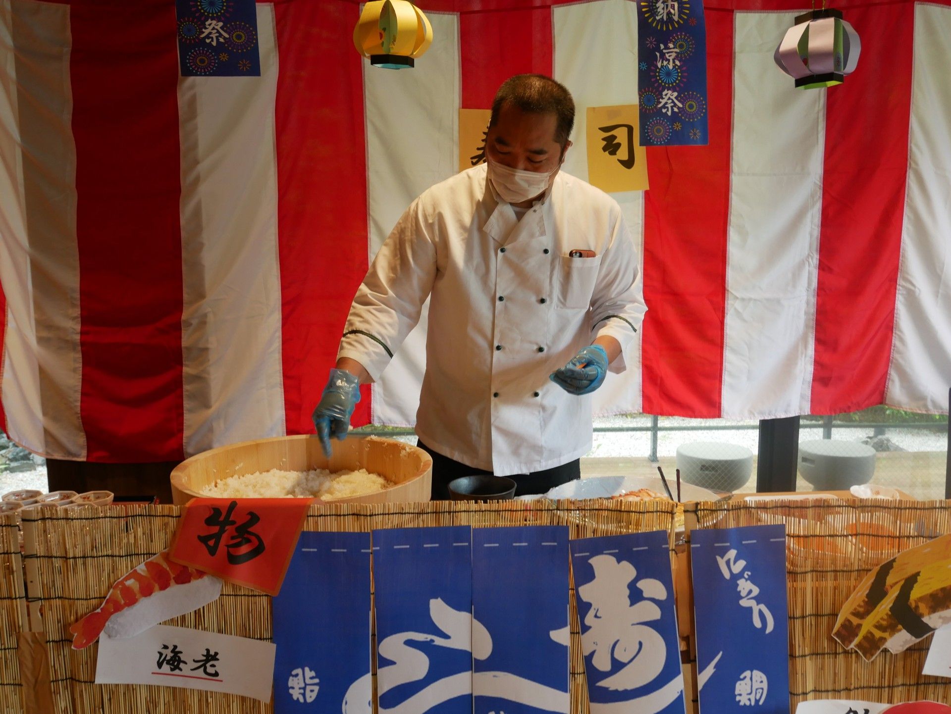 お祭りの寿司屋台