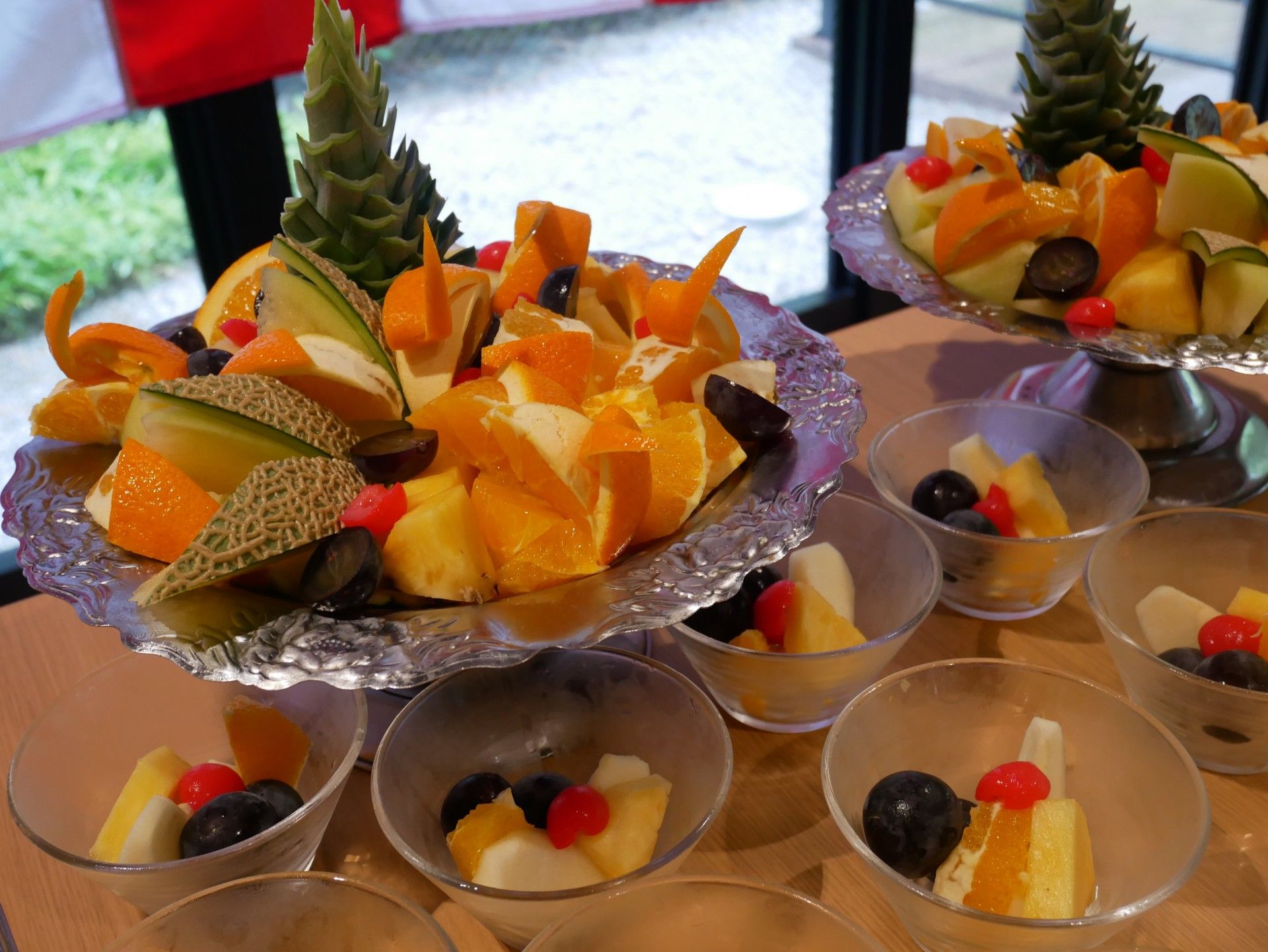 色とりどりのフルーツ盛り合わせ