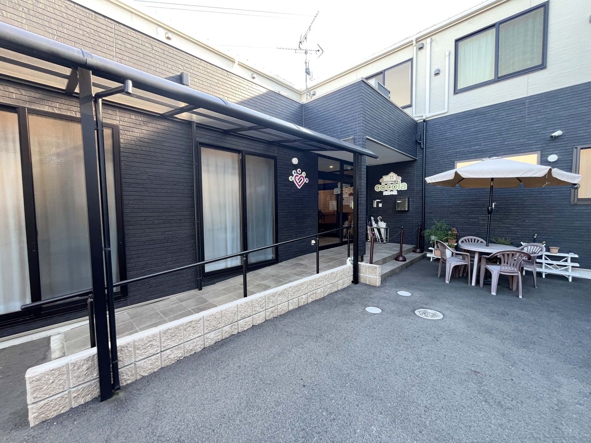 エントランスとテラス