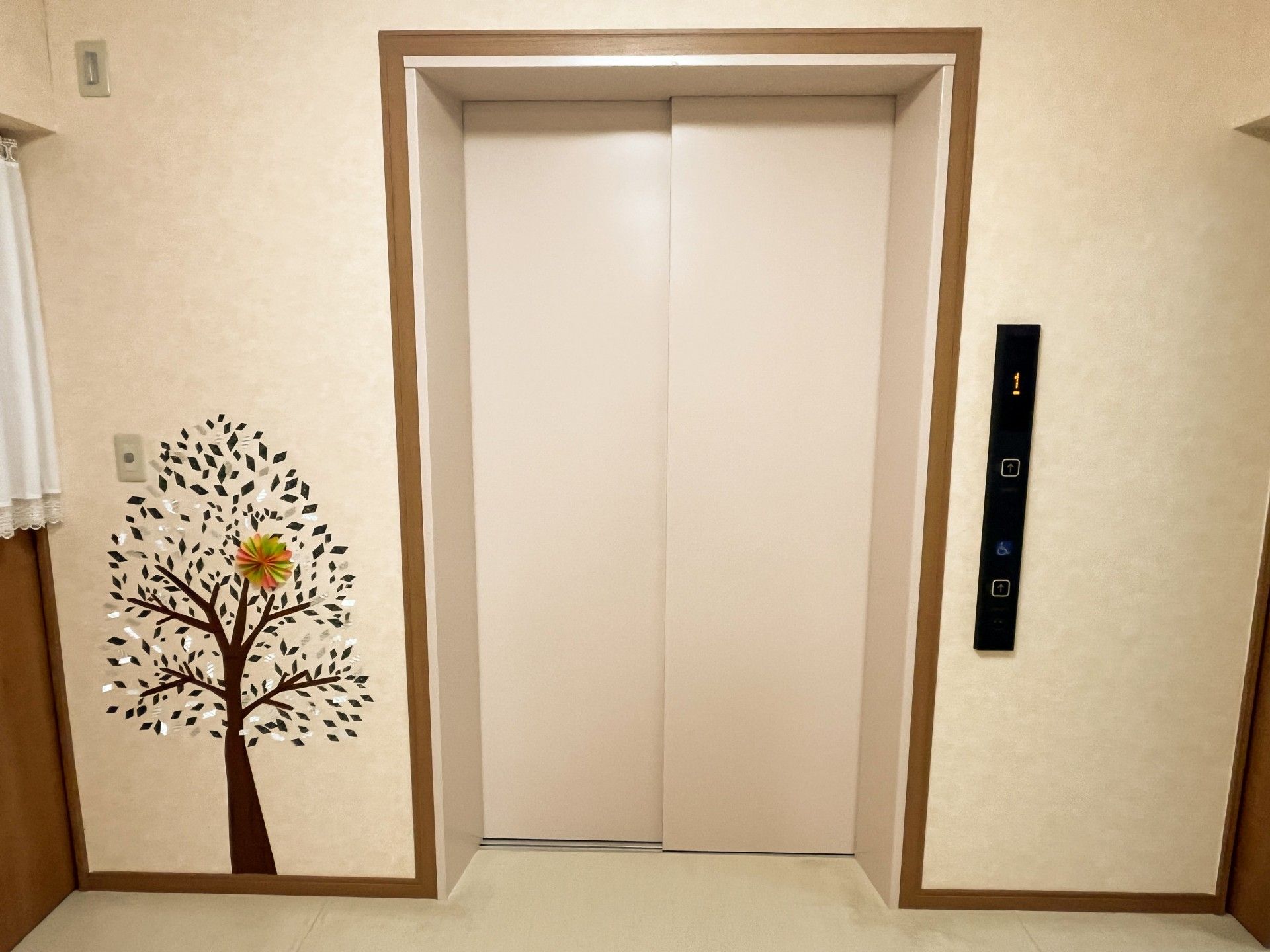 エレベーターの扉