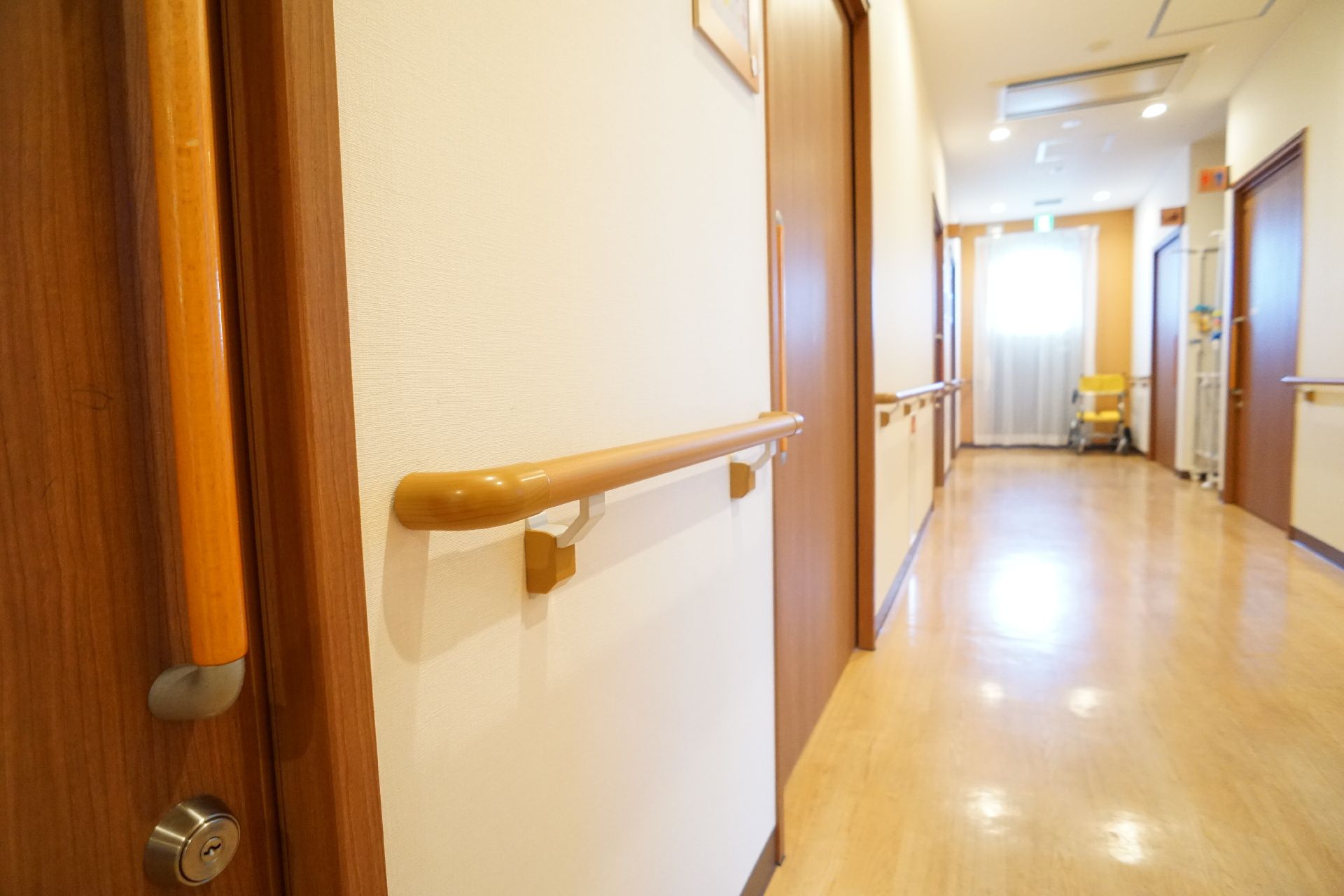 手すりを設置した廊下