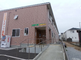 介護施設の入り口と周辺の景観