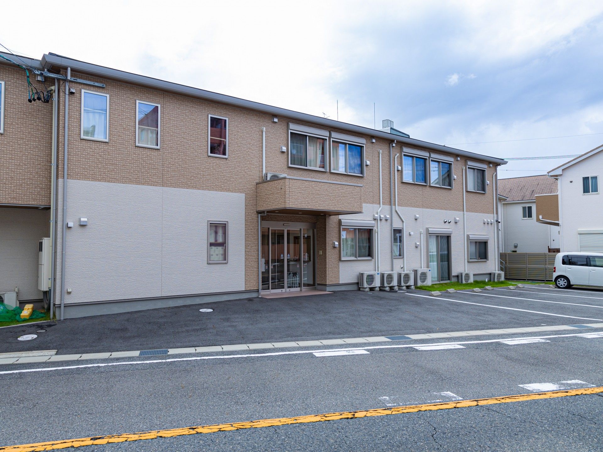 ゆったりとした入口の建物