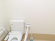 バリアフリー設計のトイレ空間