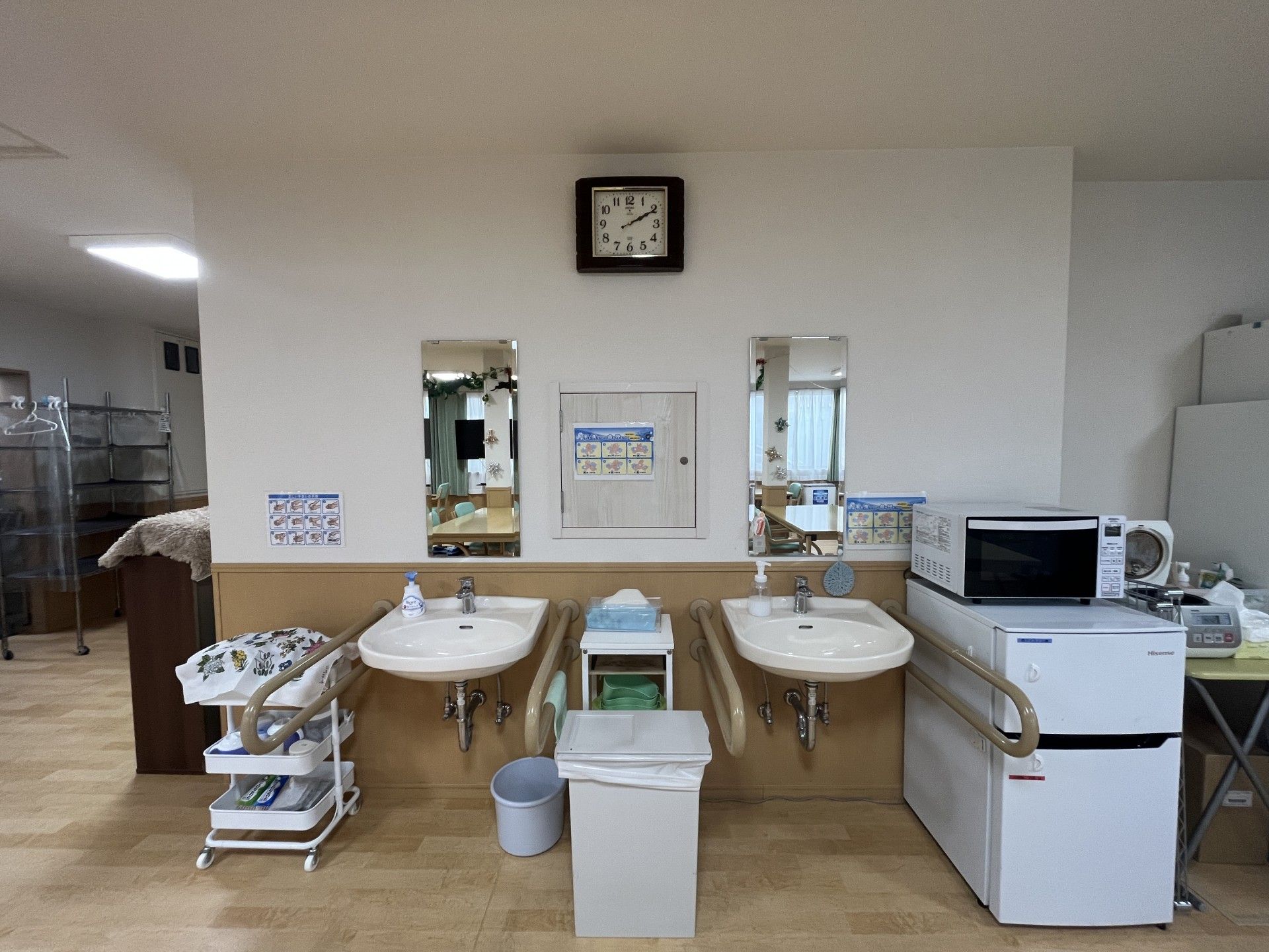 洗面台と設備のある部屋