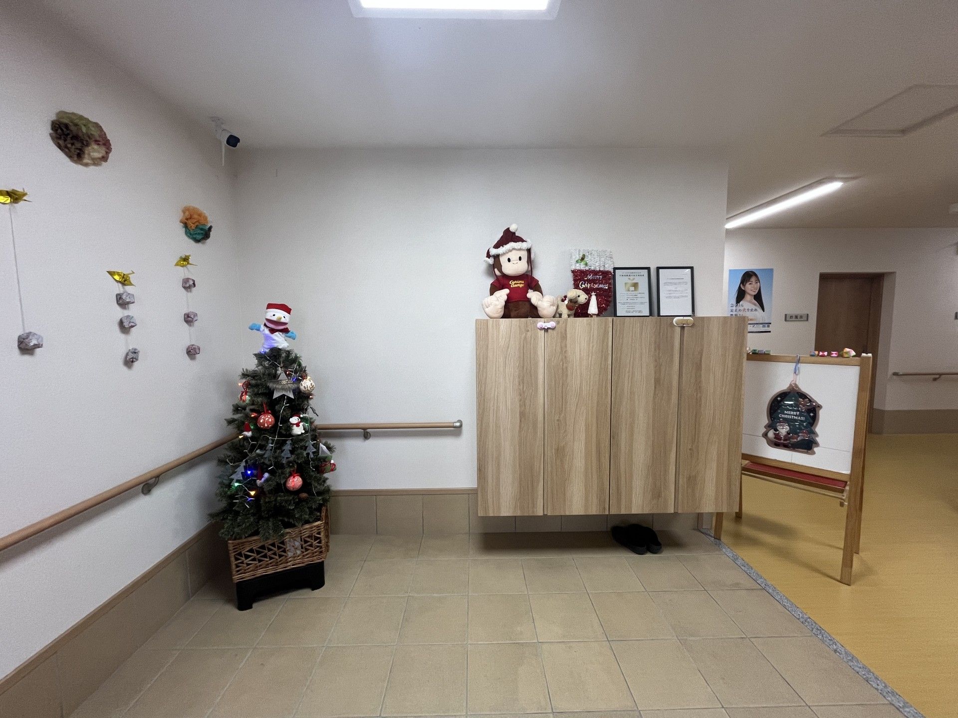 飾り付けられた廊下