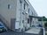 ２階建ての屋根がついた外観