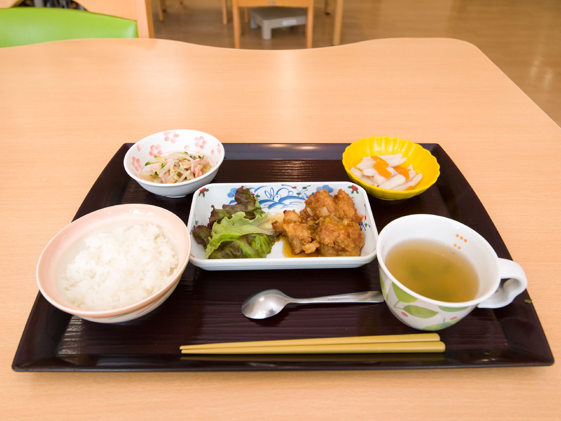 プレザンメゾン此花高見の食事。栄養バランスのととのった美味しいお食事を毎日出来たてでご提供しております。