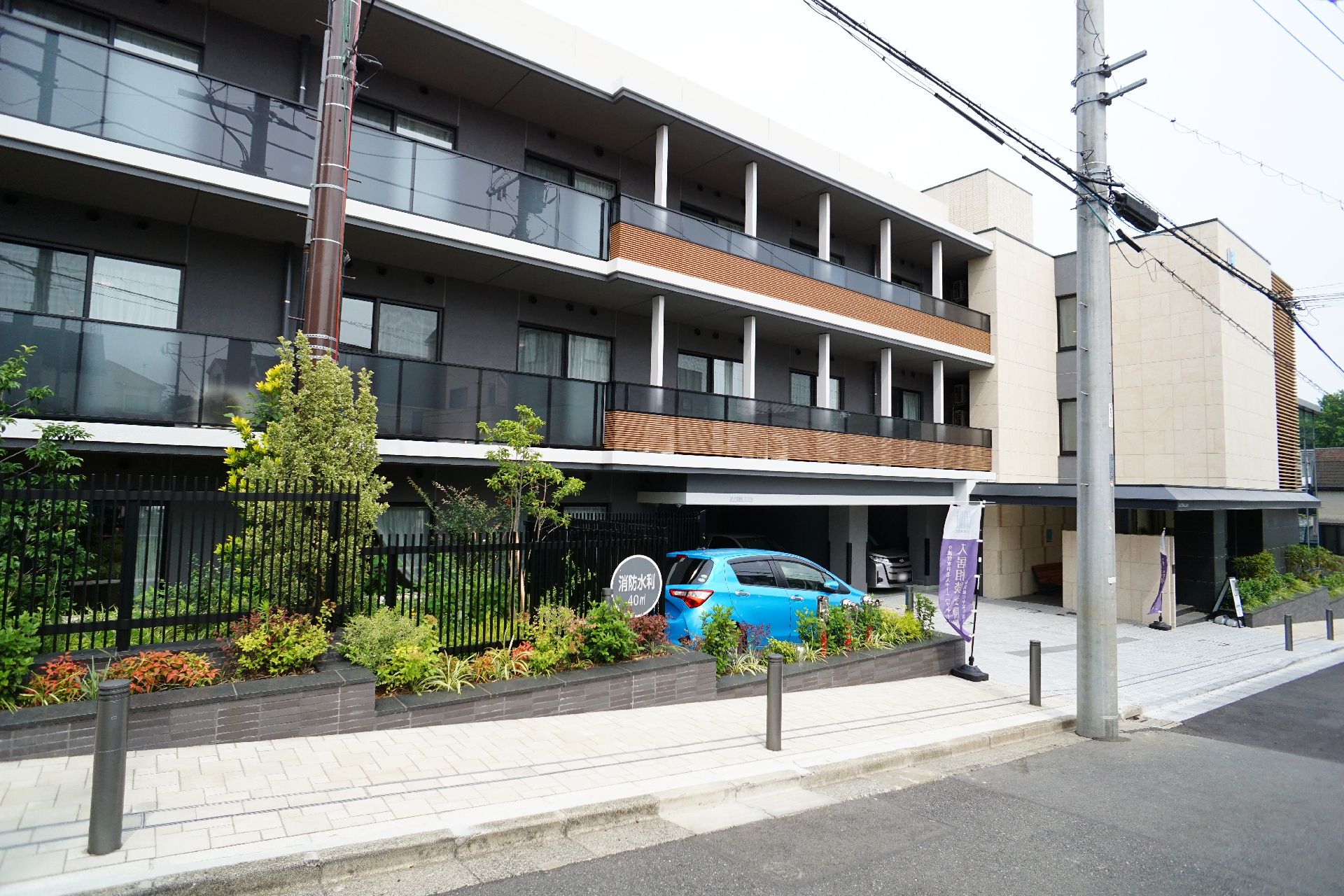 駐車場も設置されている介護施設