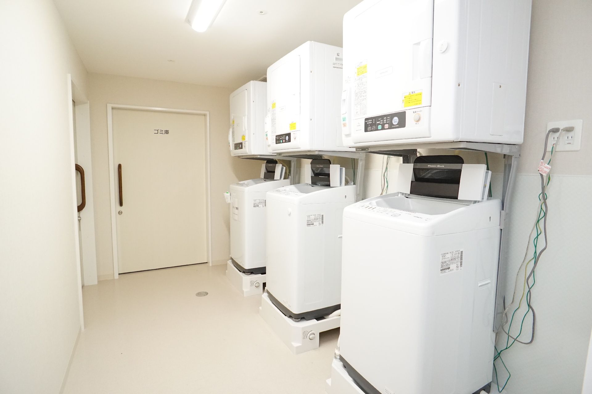 施設内にある洗濯機と乾燥機