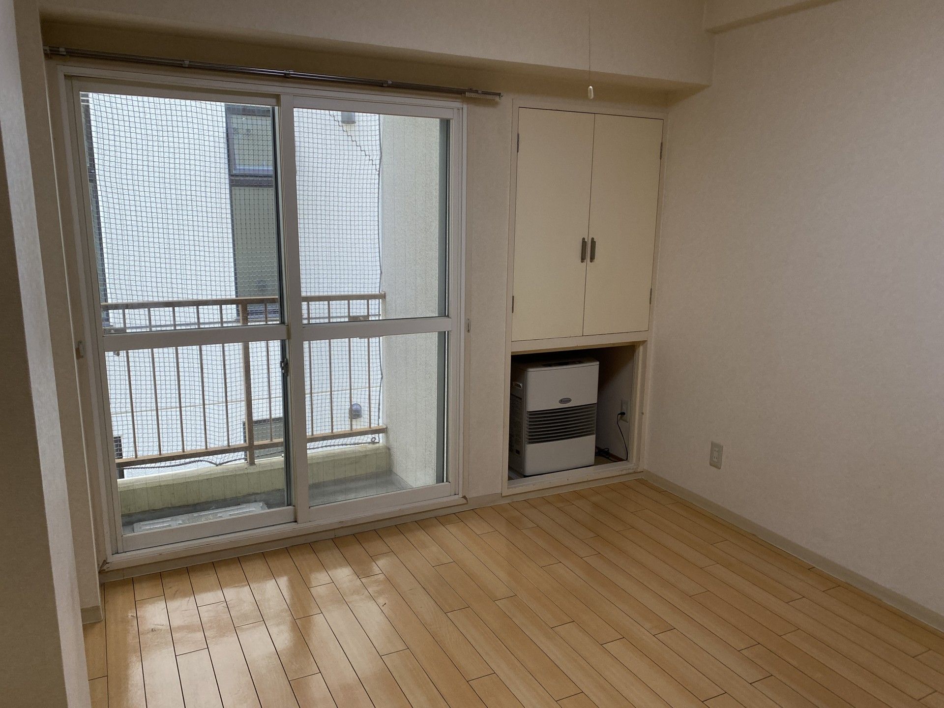 明るい個室の一角