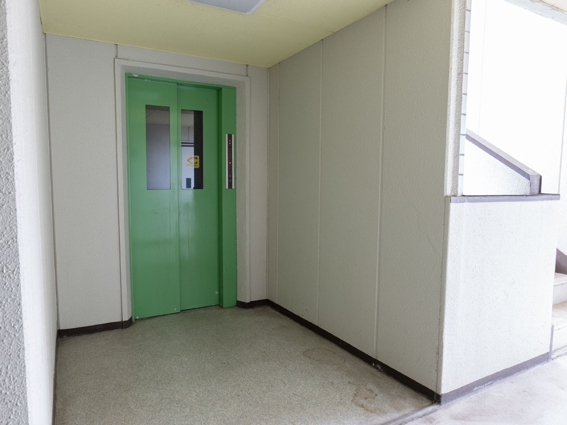 エレベーターのある高齢者向け住宅