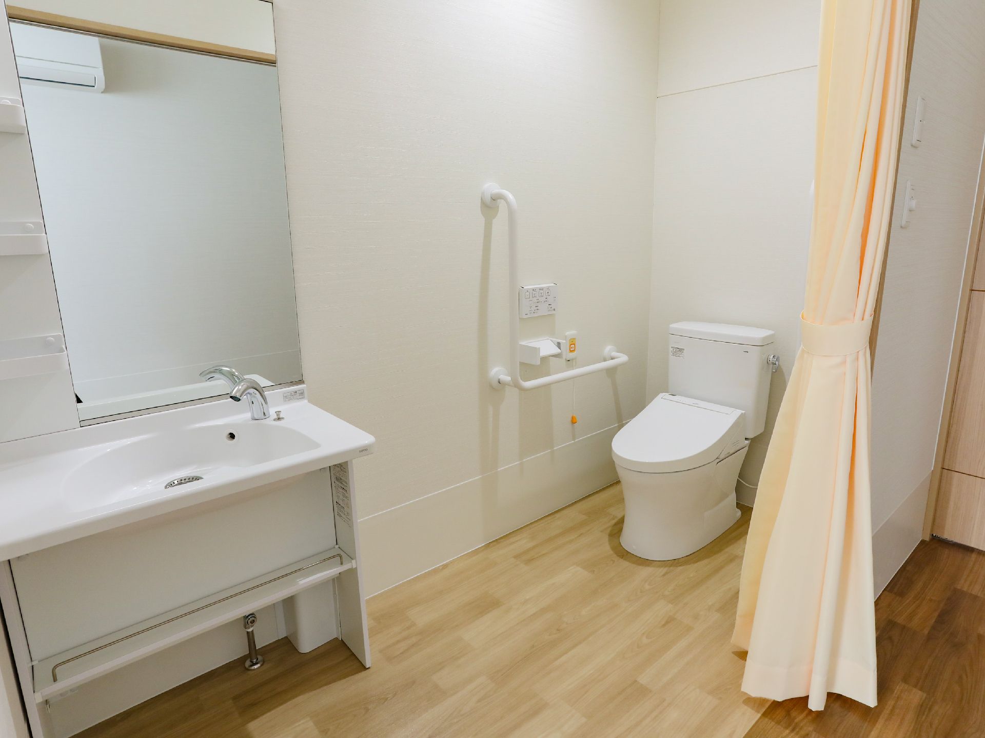 洗面台やトイレが設置された居室