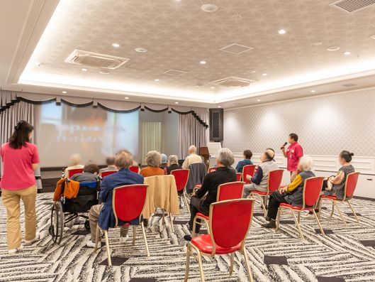 多目的ホール（パインホール）