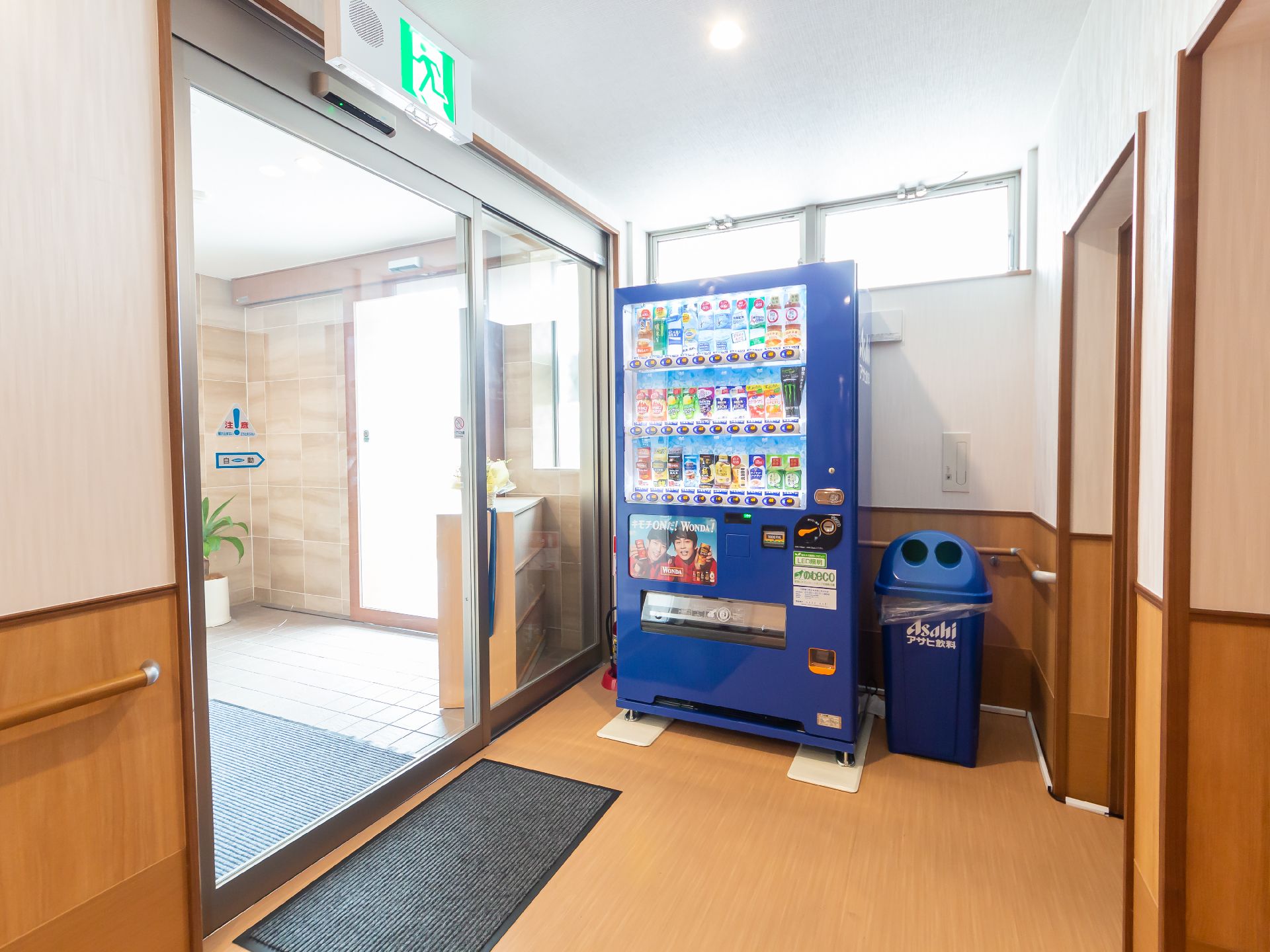 自動販売機を設置したエントランス