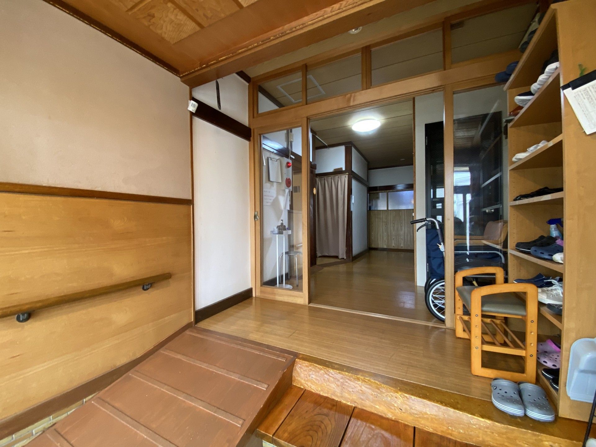 スロープのある入り口