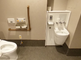 介護施設のトイレと洗面所の内部
