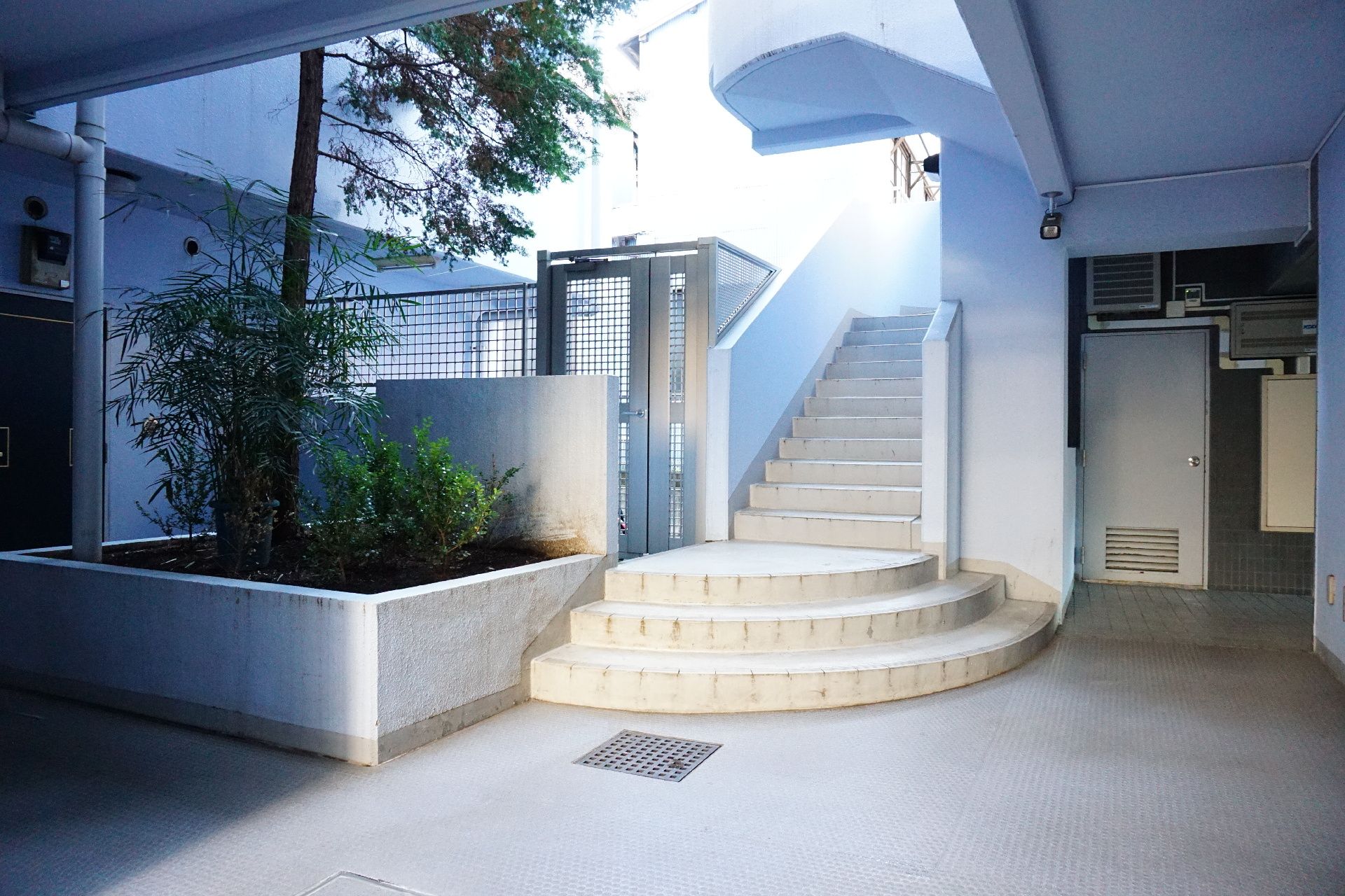 マンション内に設置されている階段