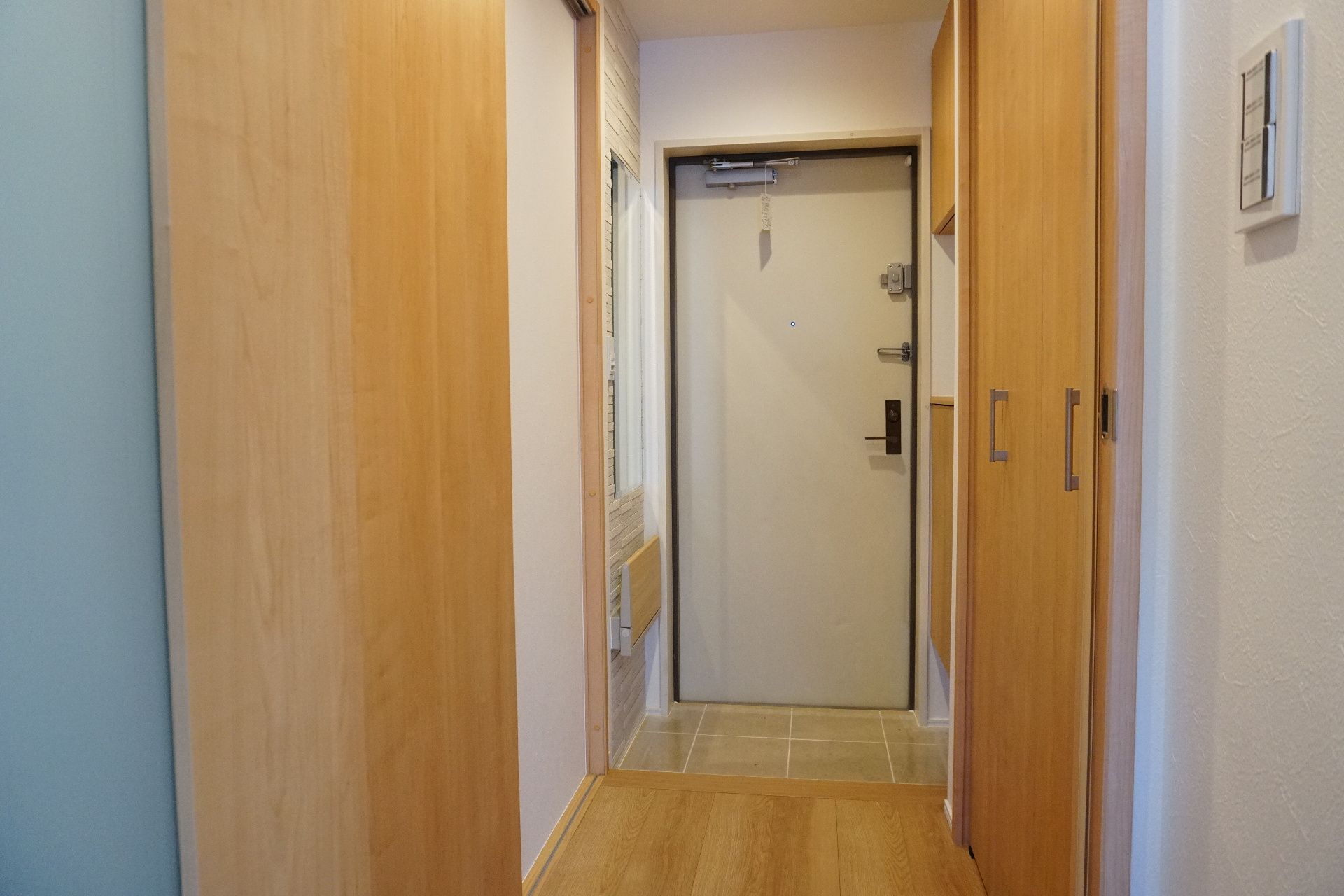 マンション内にある居室の玄関