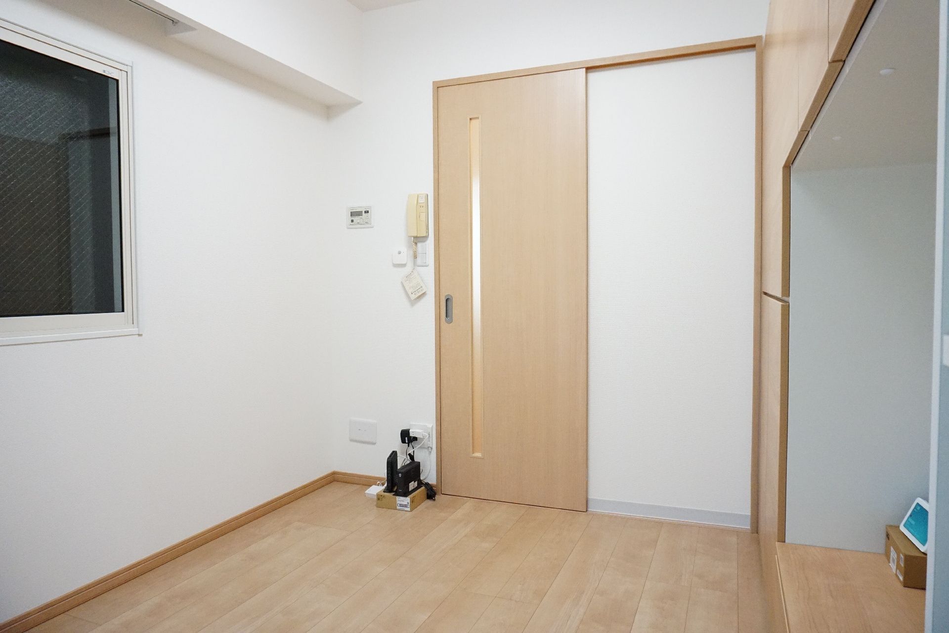 介護ベッドをおいても、他の家具を置くスペースが十分にある居室