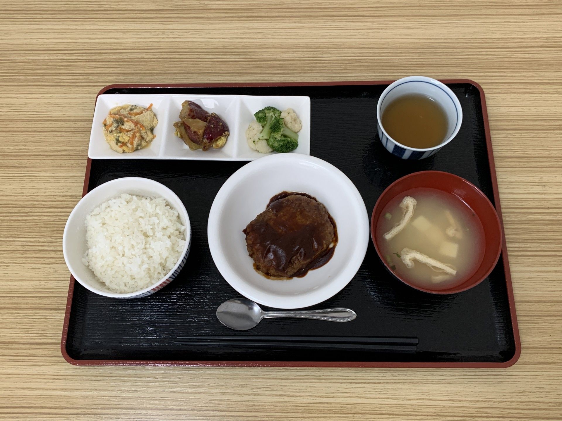 栄養バランスの食事提供