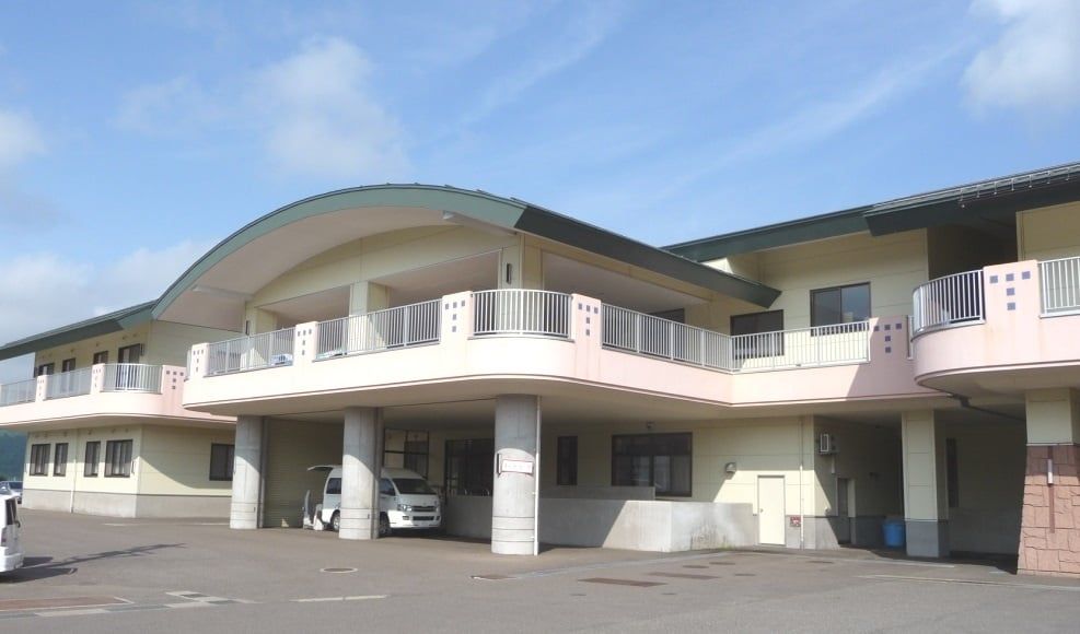ゆったりとした建物の外観
