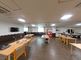 広々とした明るい共有スペース
