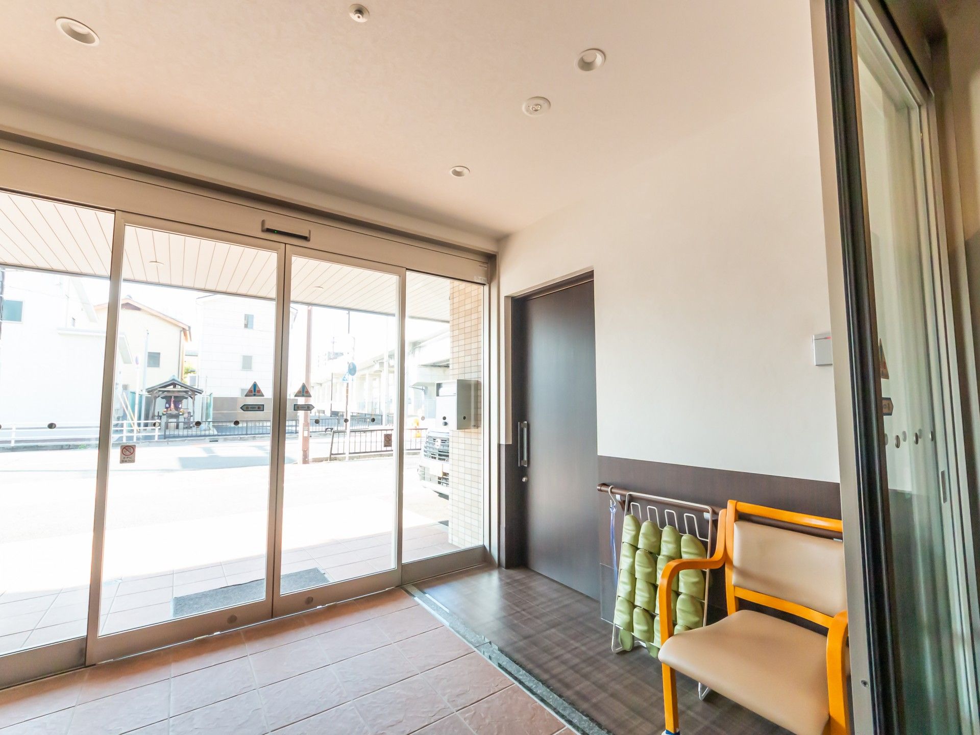 広い出入口のスペース