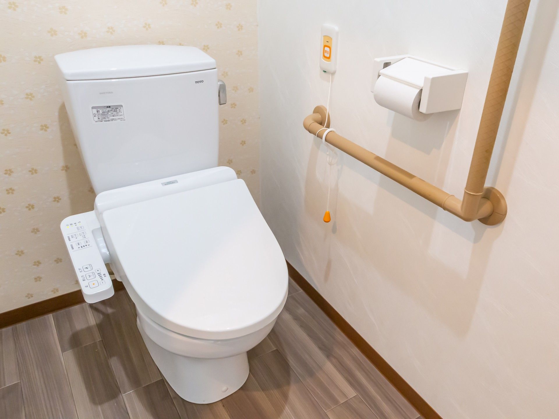 手すり付きのトイレ