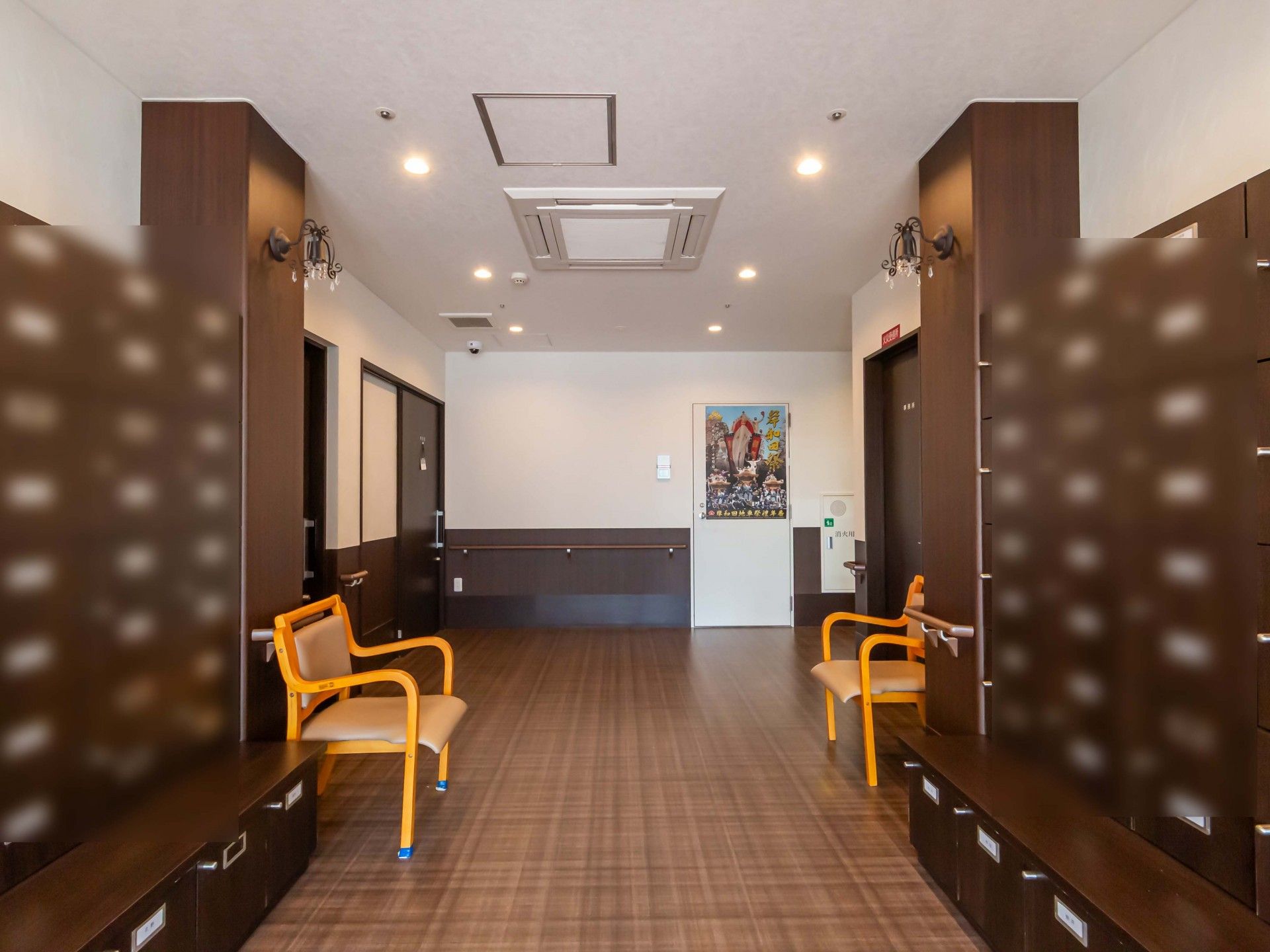 落ち着いた雰囲気の廊下