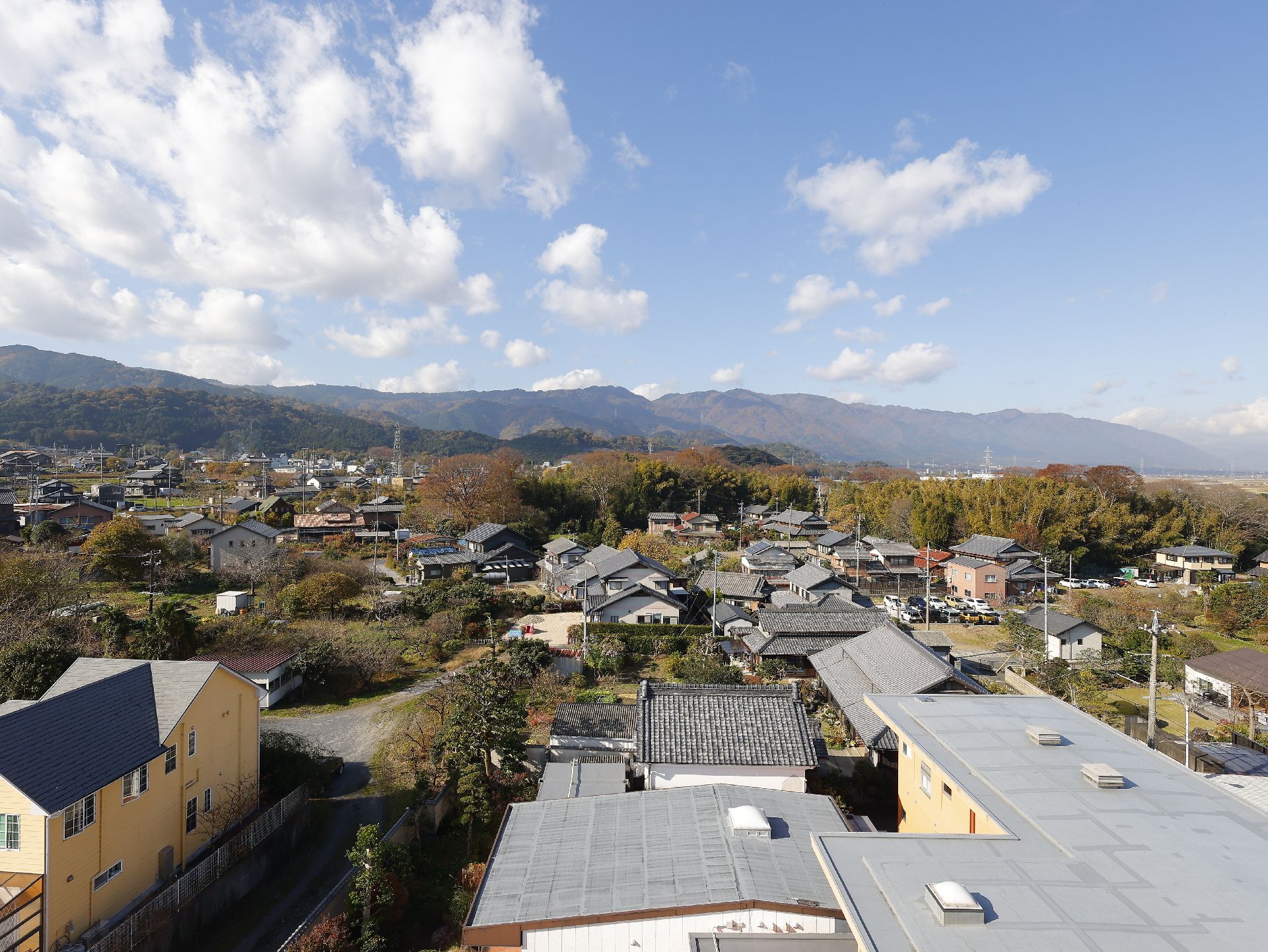 大きな山が見える景色
