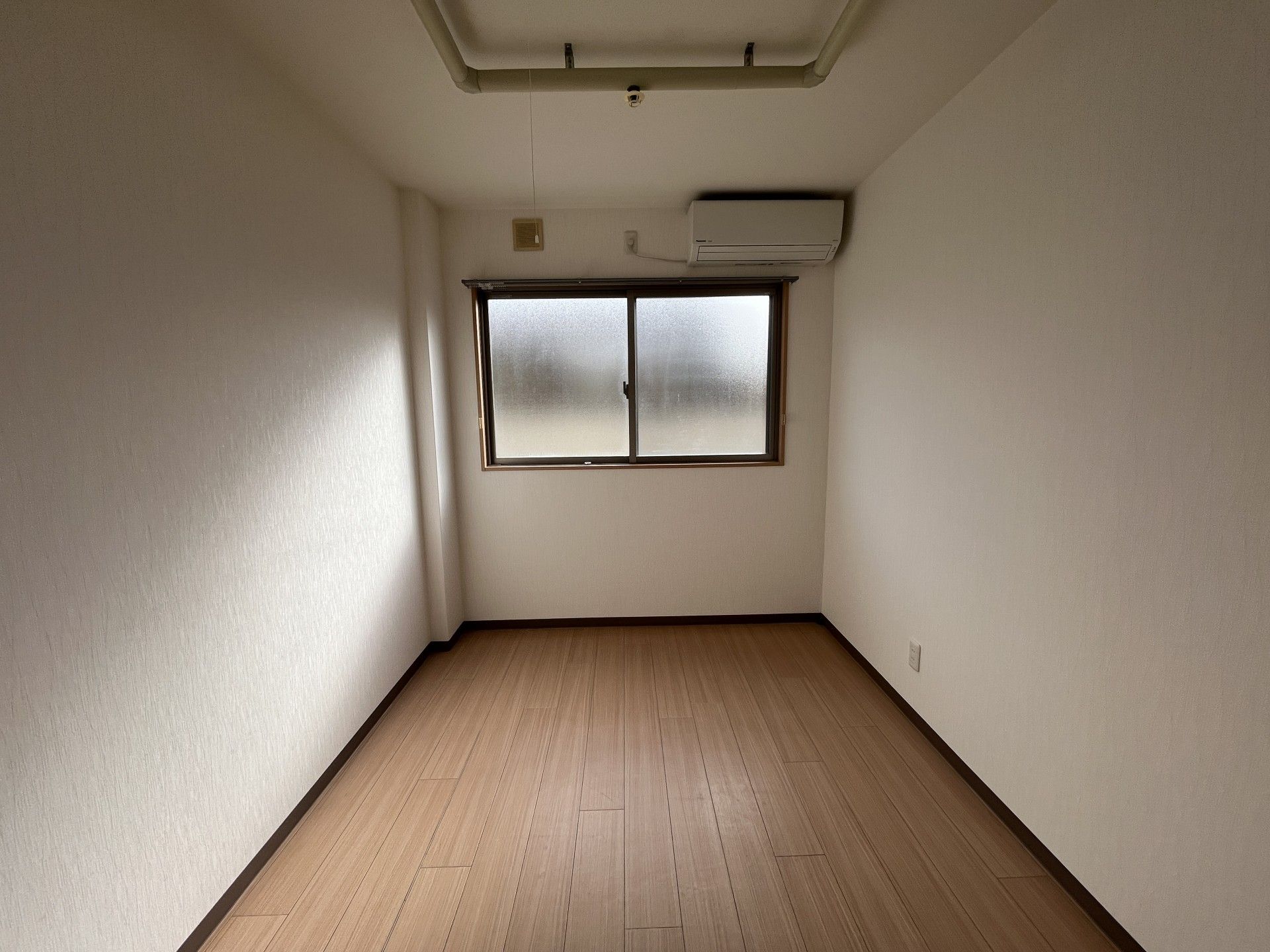 窓のある個室