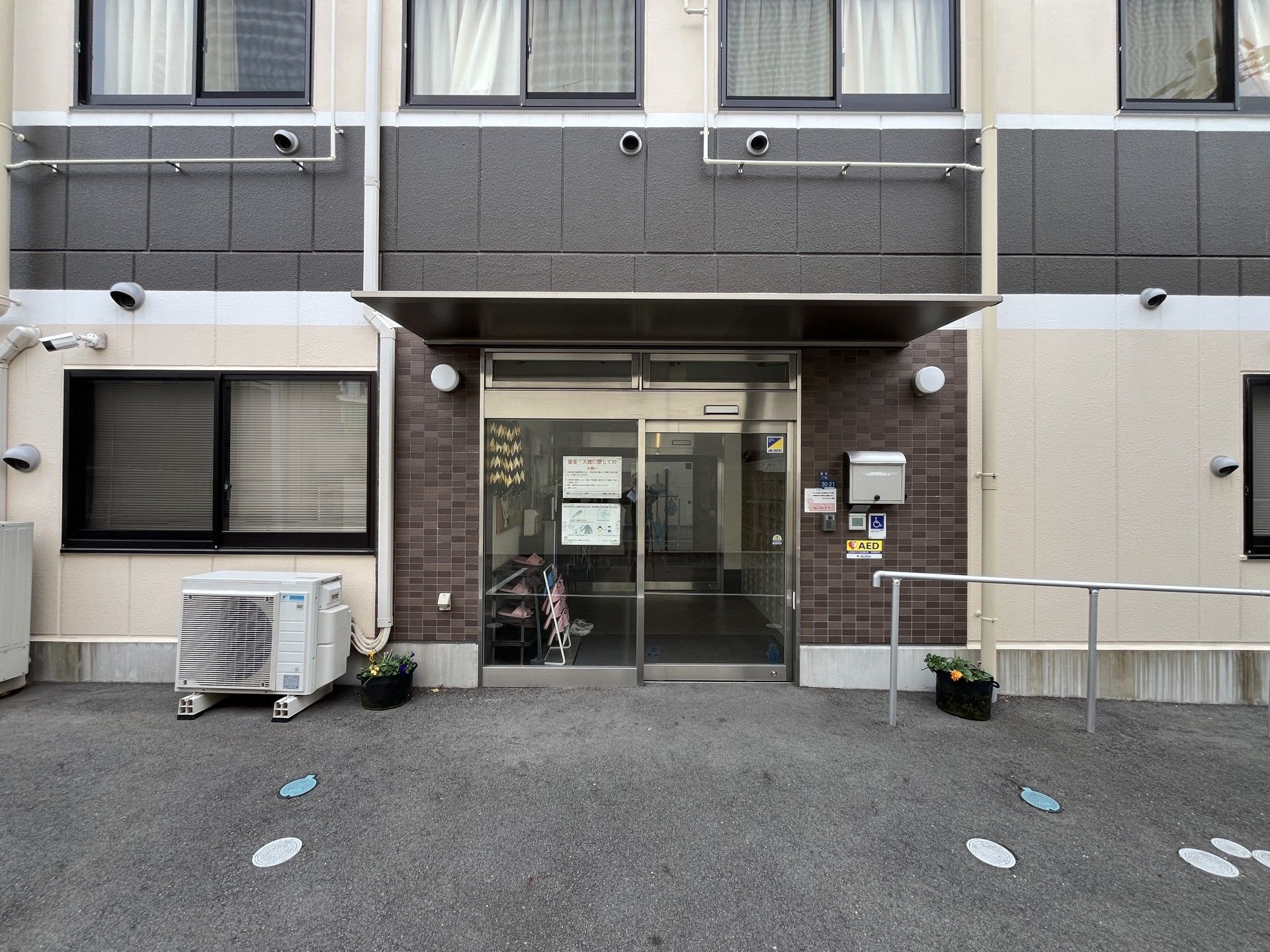 エントランスの外観