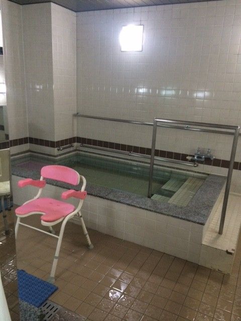 安全な入浴設備の浴室