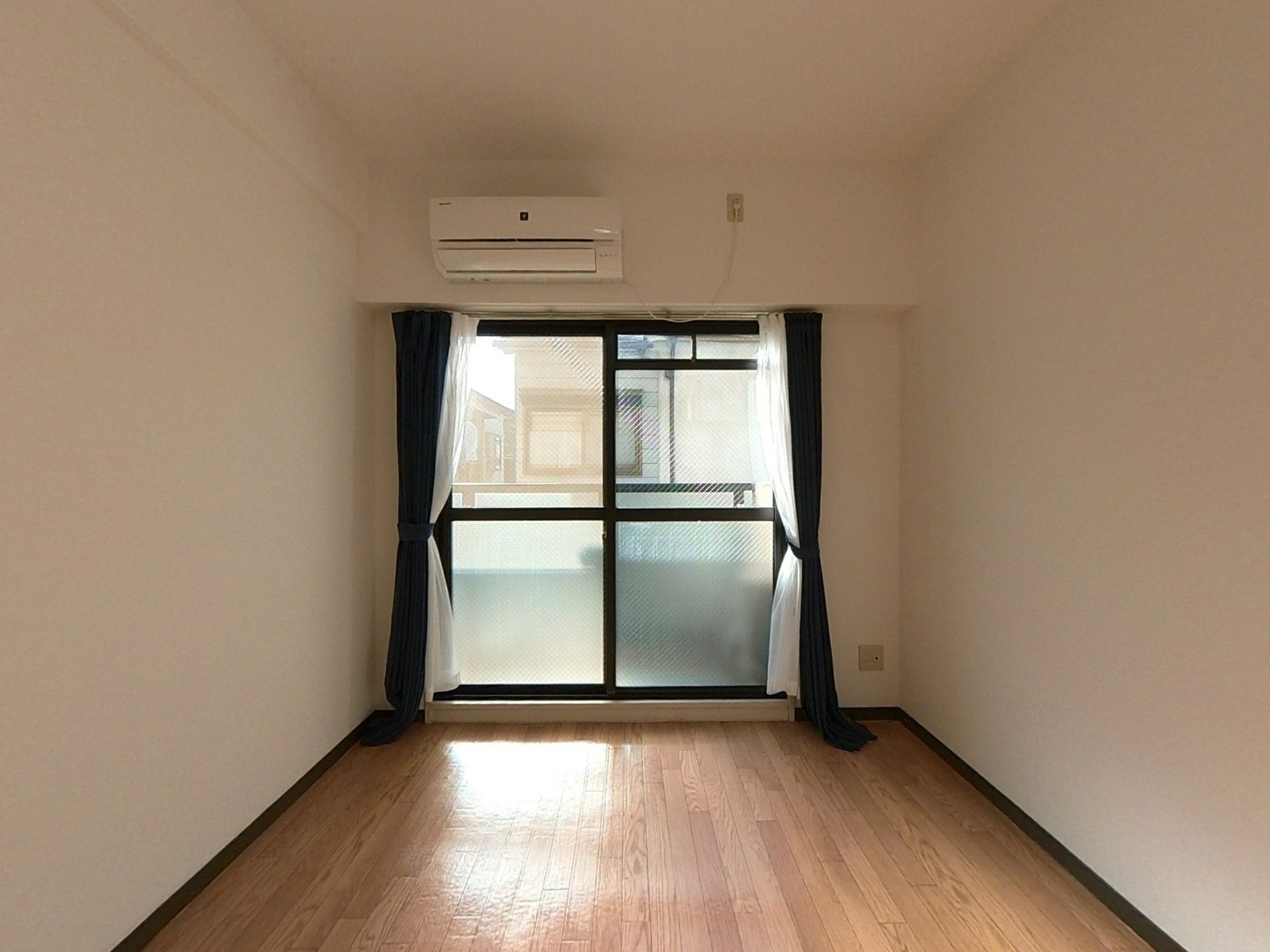日差しが差し込む部屋