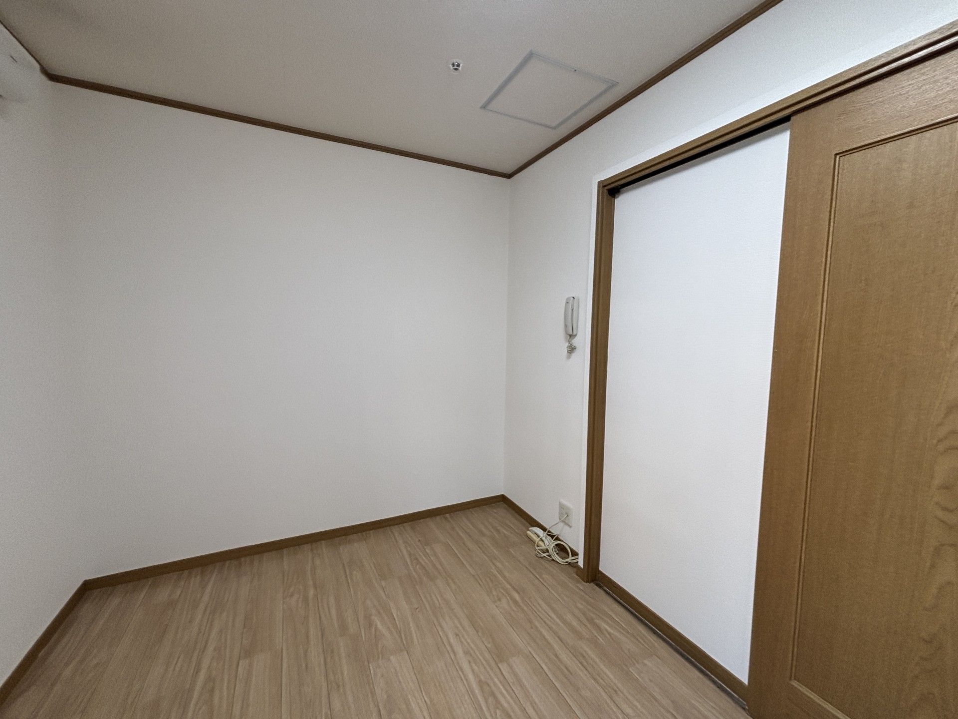 シンプルな個室の一角