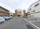 静かな住宅街にある施設外観