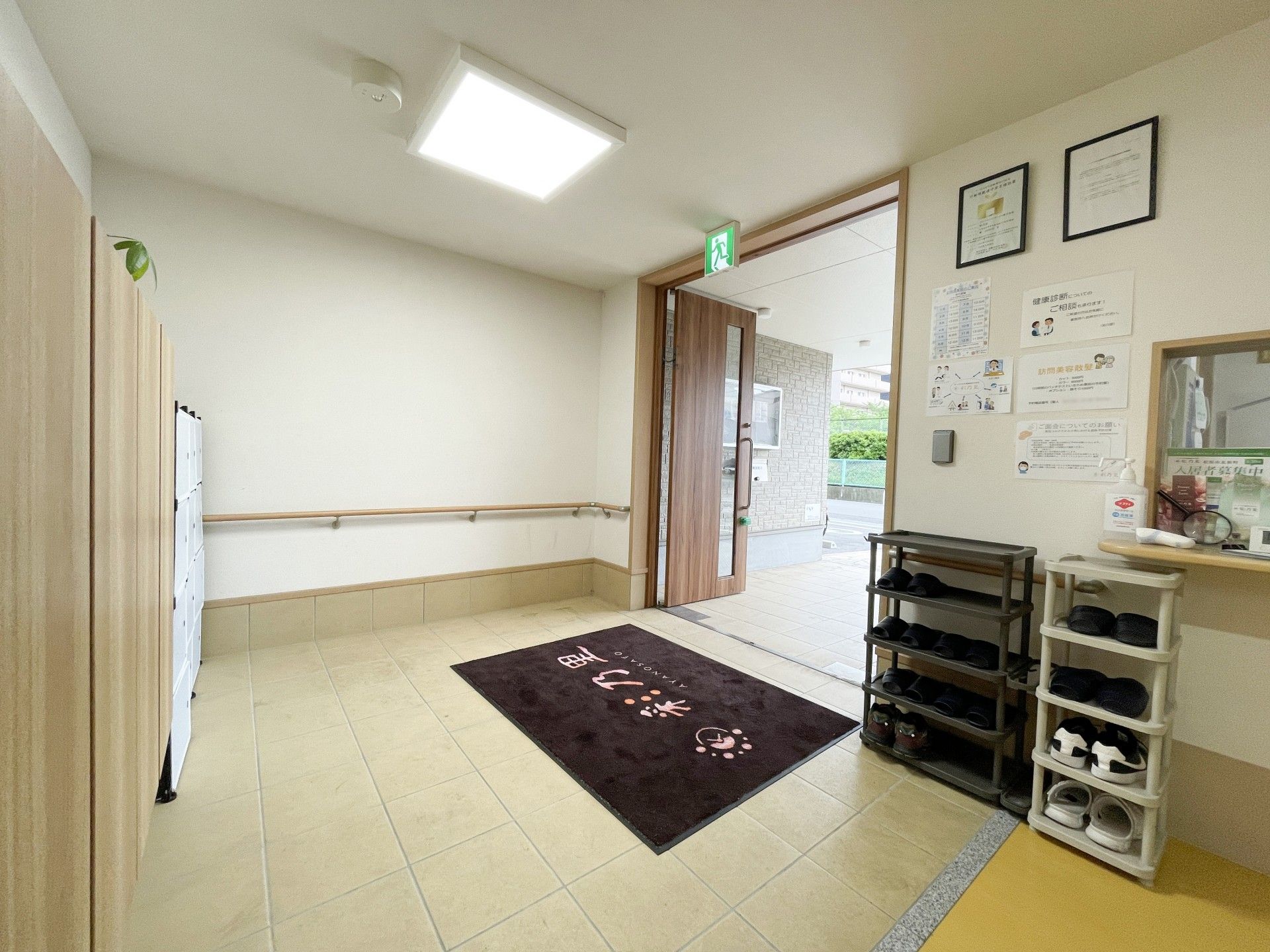 受付が設置された玄関
