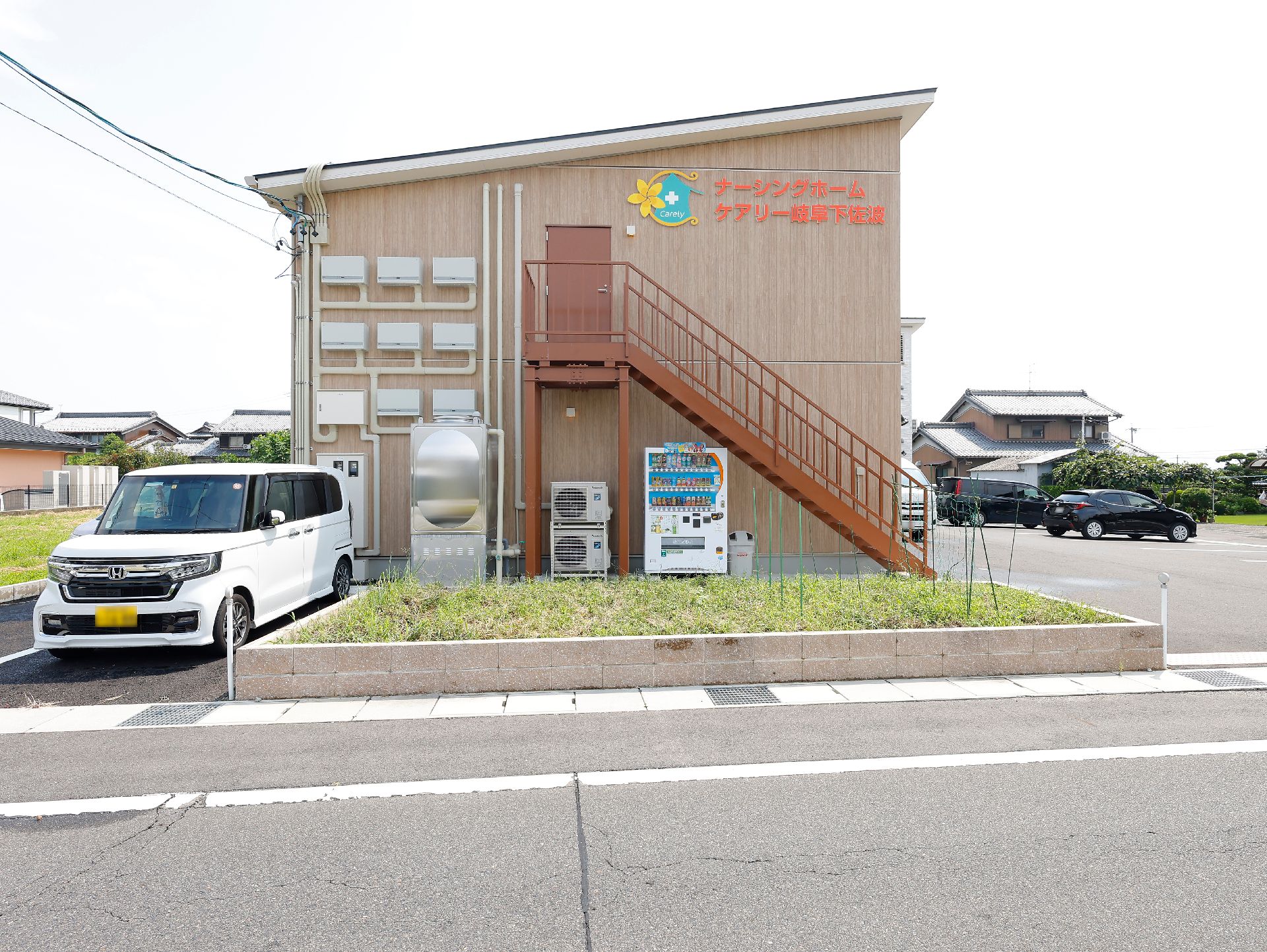 木目調の外観をした老人ホーム