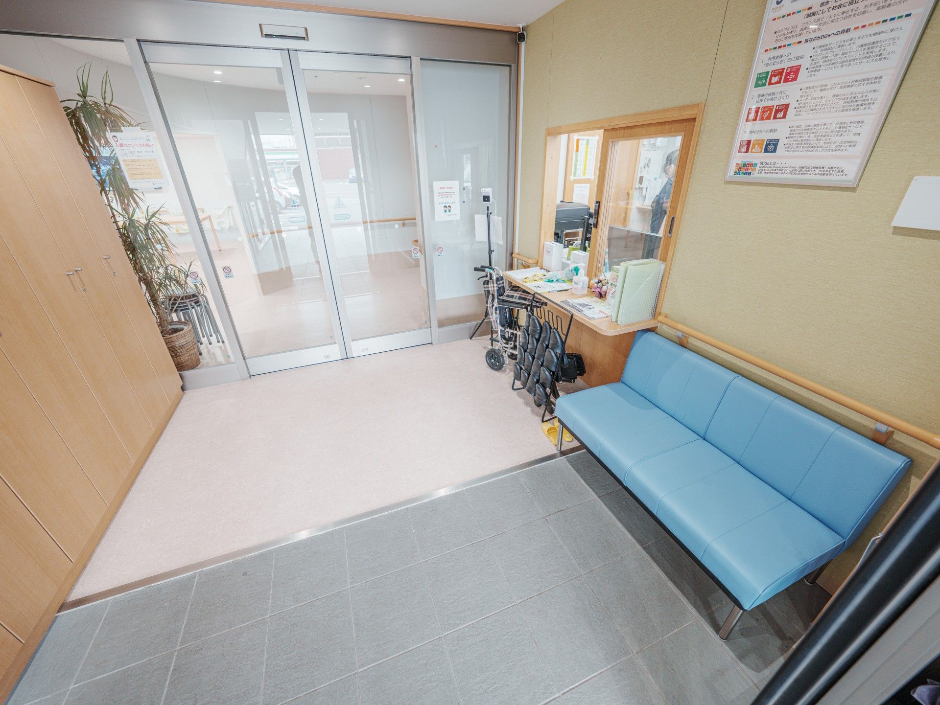 明るいエントランスホール