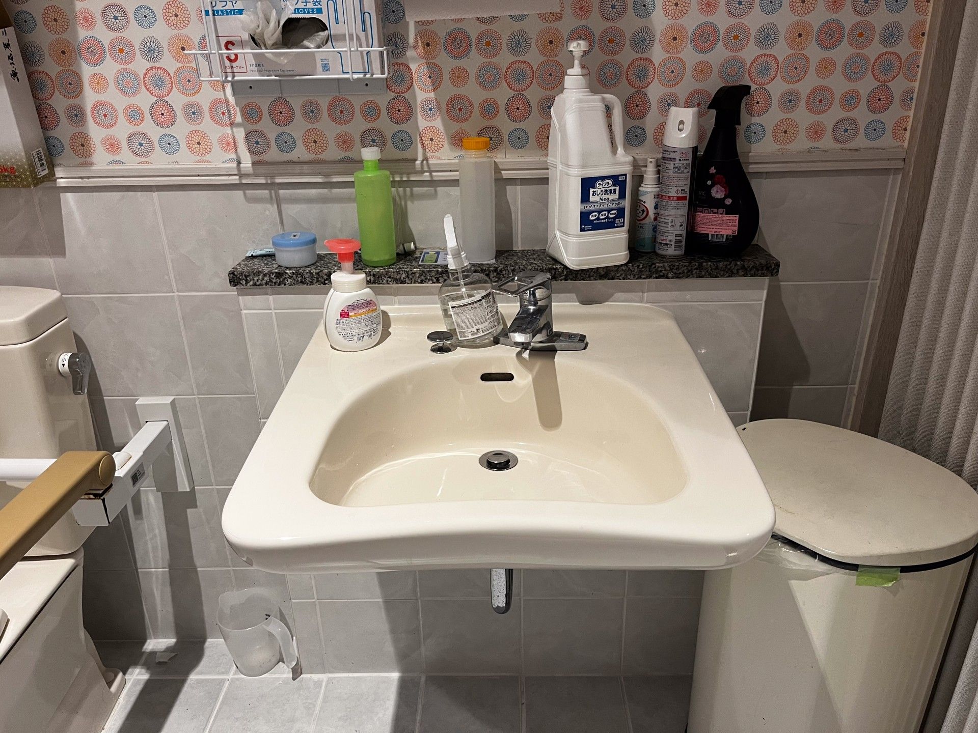 洗面台とトイレの設備